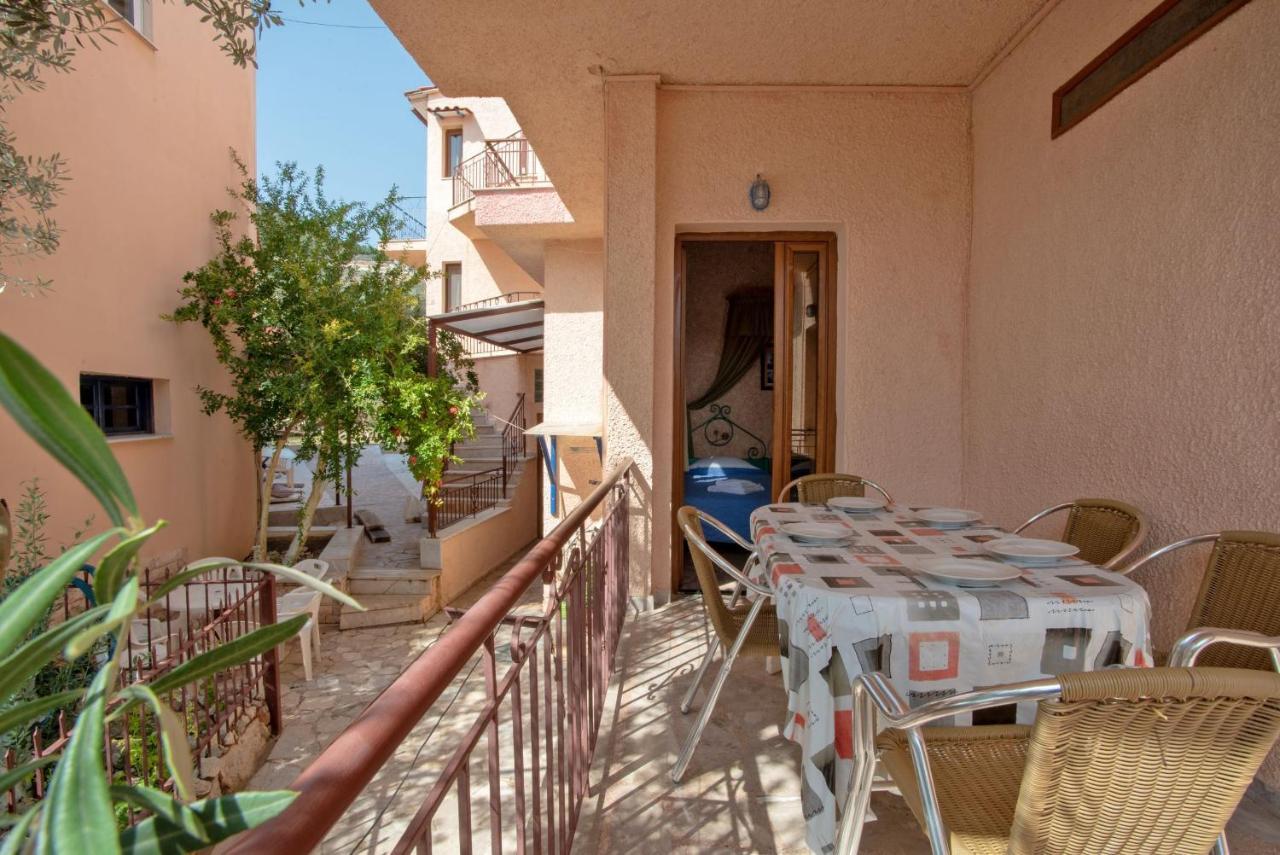 Kleoni Club Apartments Toló Kültér fotó